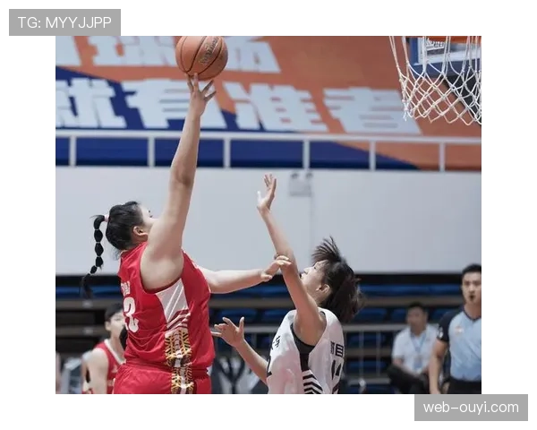 菲尼克斯水星队公开训练课，格里娜内线统治力依旧