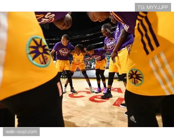 内部教学赛:神秘人新阵容磨合欠佳,不敌WNCA A劲旅